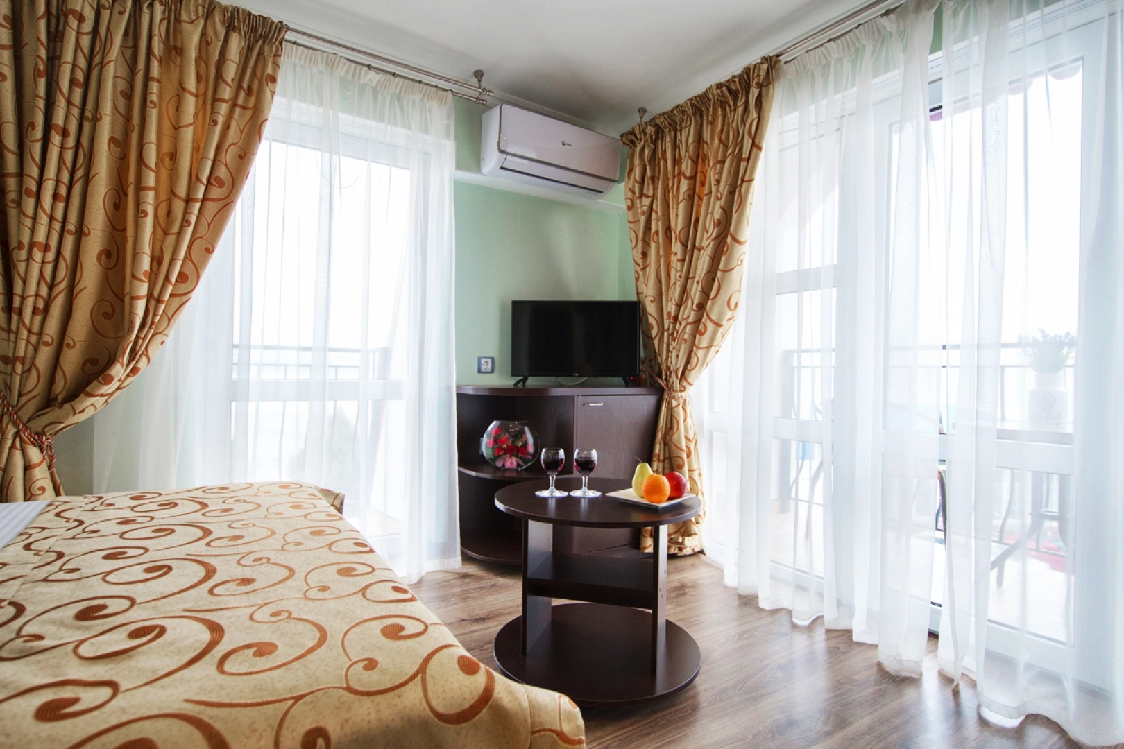 Отель Людмила