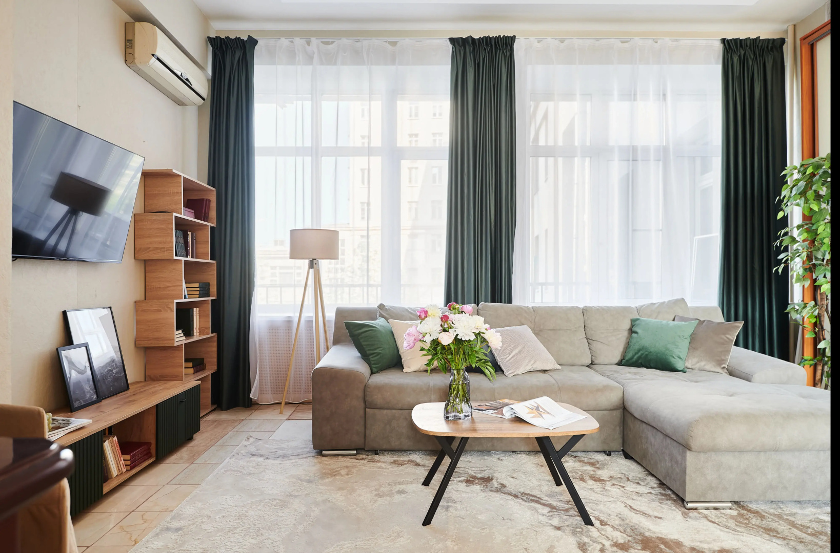 Квартира GM Apartments Стильная Трехкомнатная в Доме на Набережной