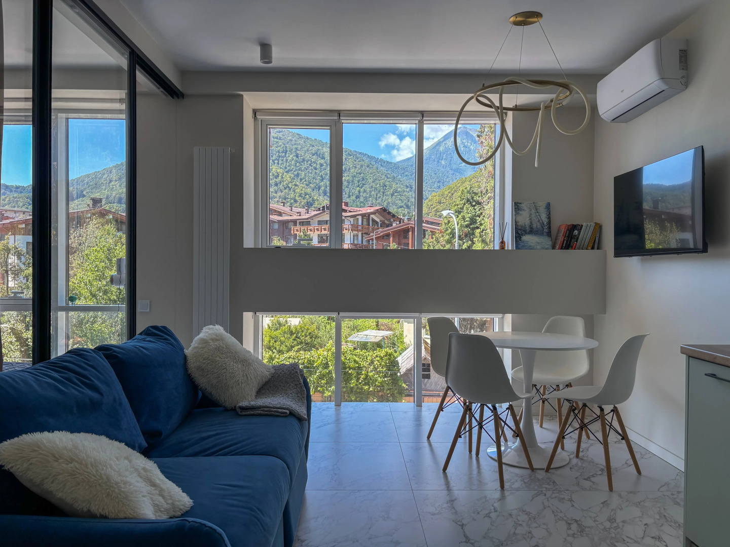 Квартира с видом на горы в центре Поляны