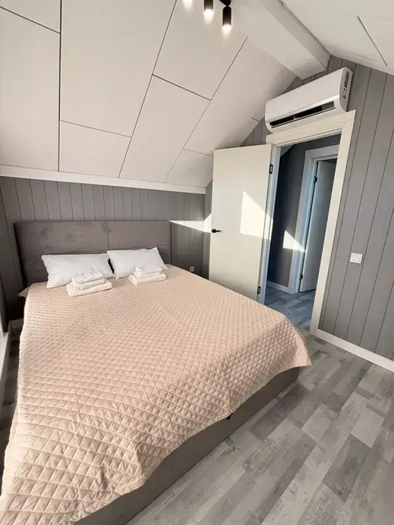 Частный дом у леса