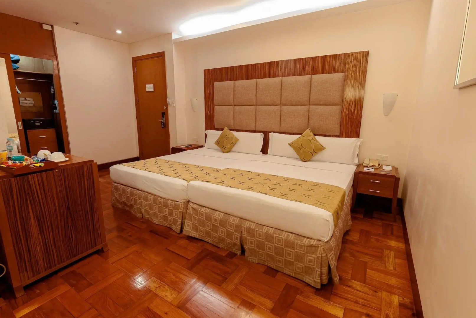 Отель City Garden Suites Manila