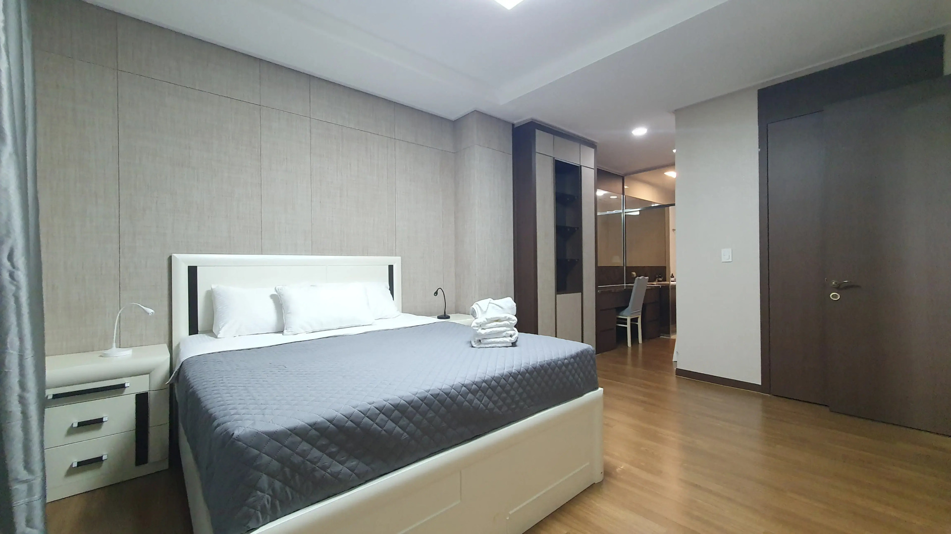 Апартаменты Luxury возле посольства США 19эт. 2х комн.кв с шикарным видом на Мечеть Хазрет Султан