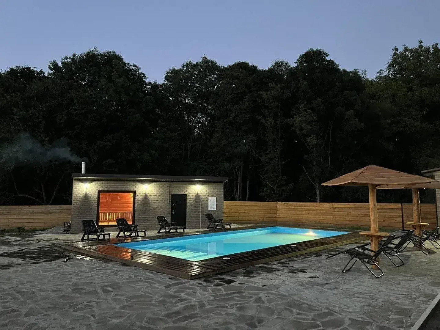 Частный дом с баней, бассейном и мангалом