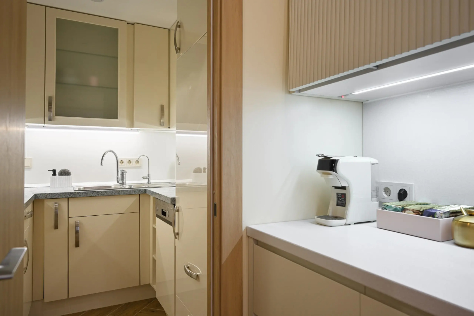 Отель Mirum Hotel