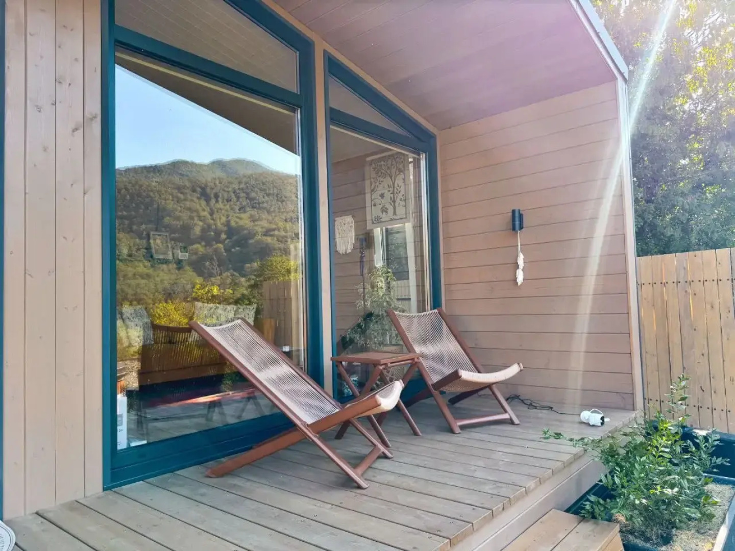 Частный дом Тишина в горах с горячей купелью на берегу живописной реки