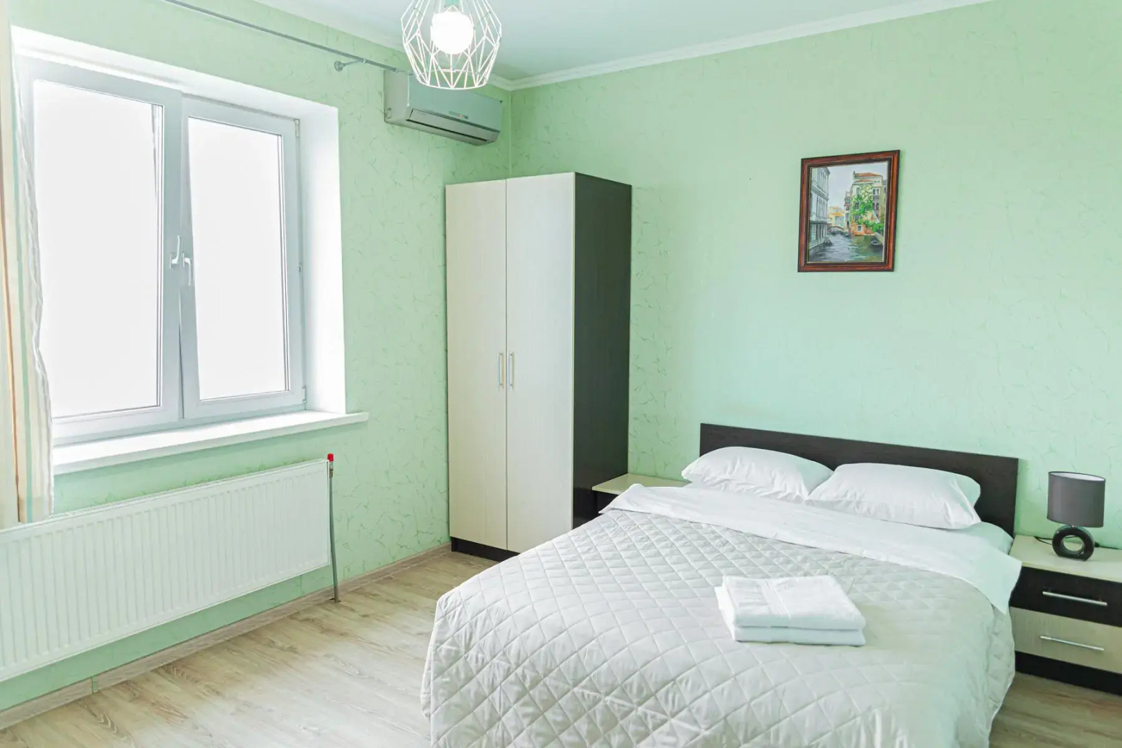 Апартаменты двухкомнатные (114) Серебровская 91