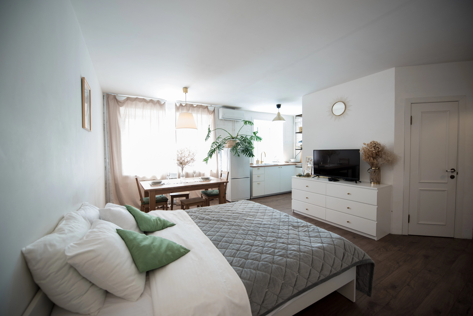 Апартаменты Smile Apartments Уютные в Самом Центре Города 1