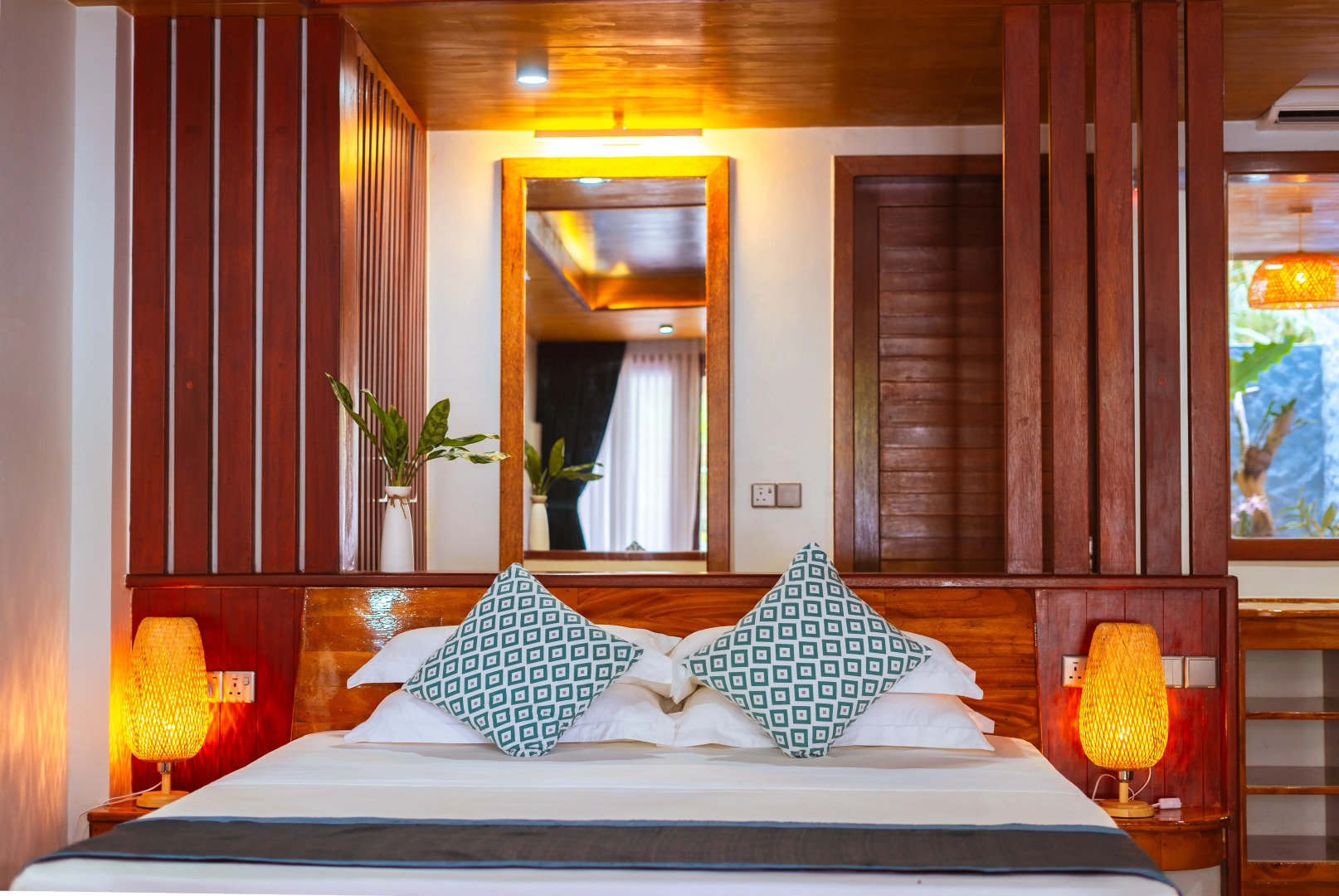 Отель Island Luxury Retreat Maalhos