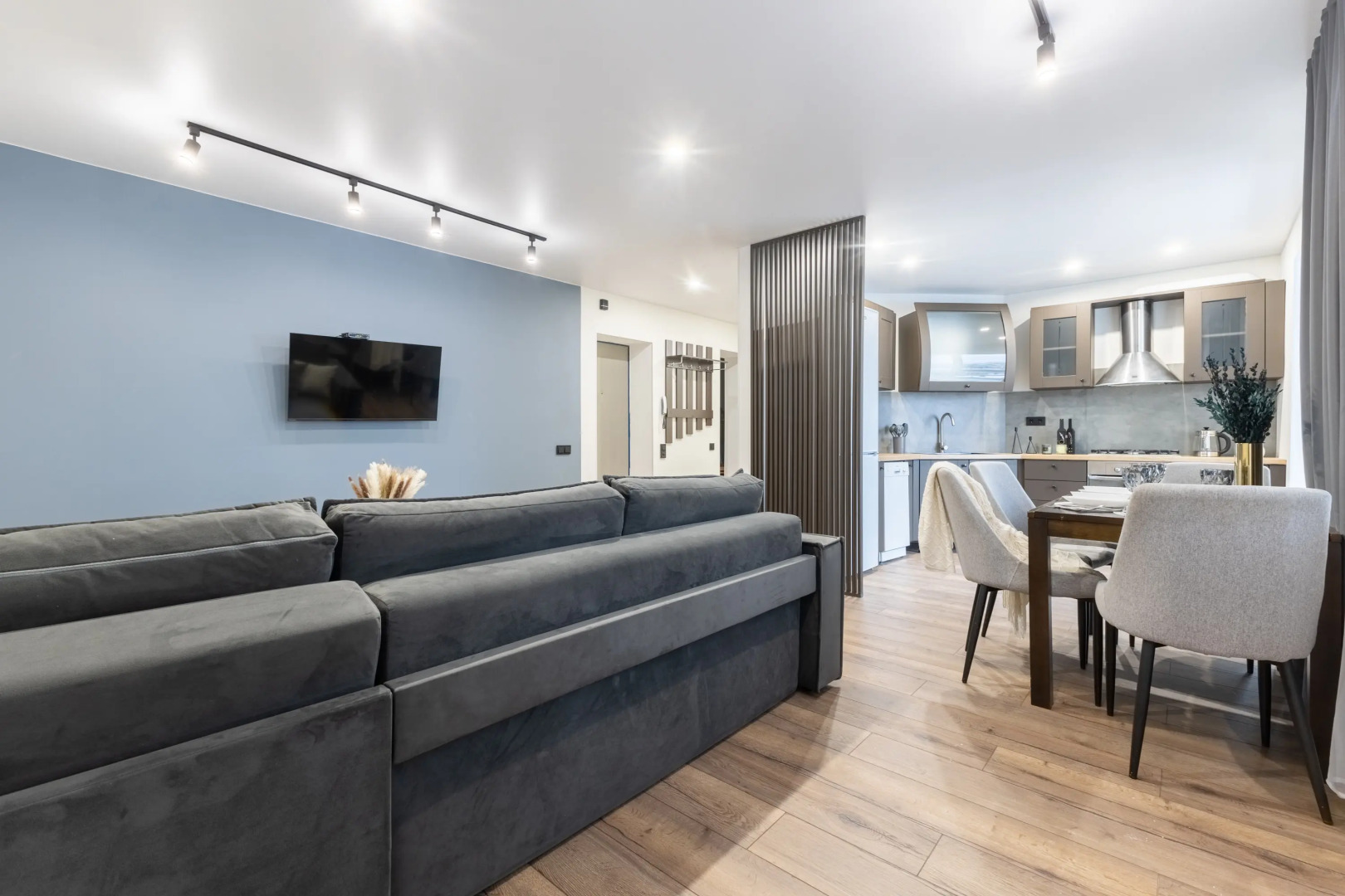 Апартаменты Comfort Home на Амирхана 11