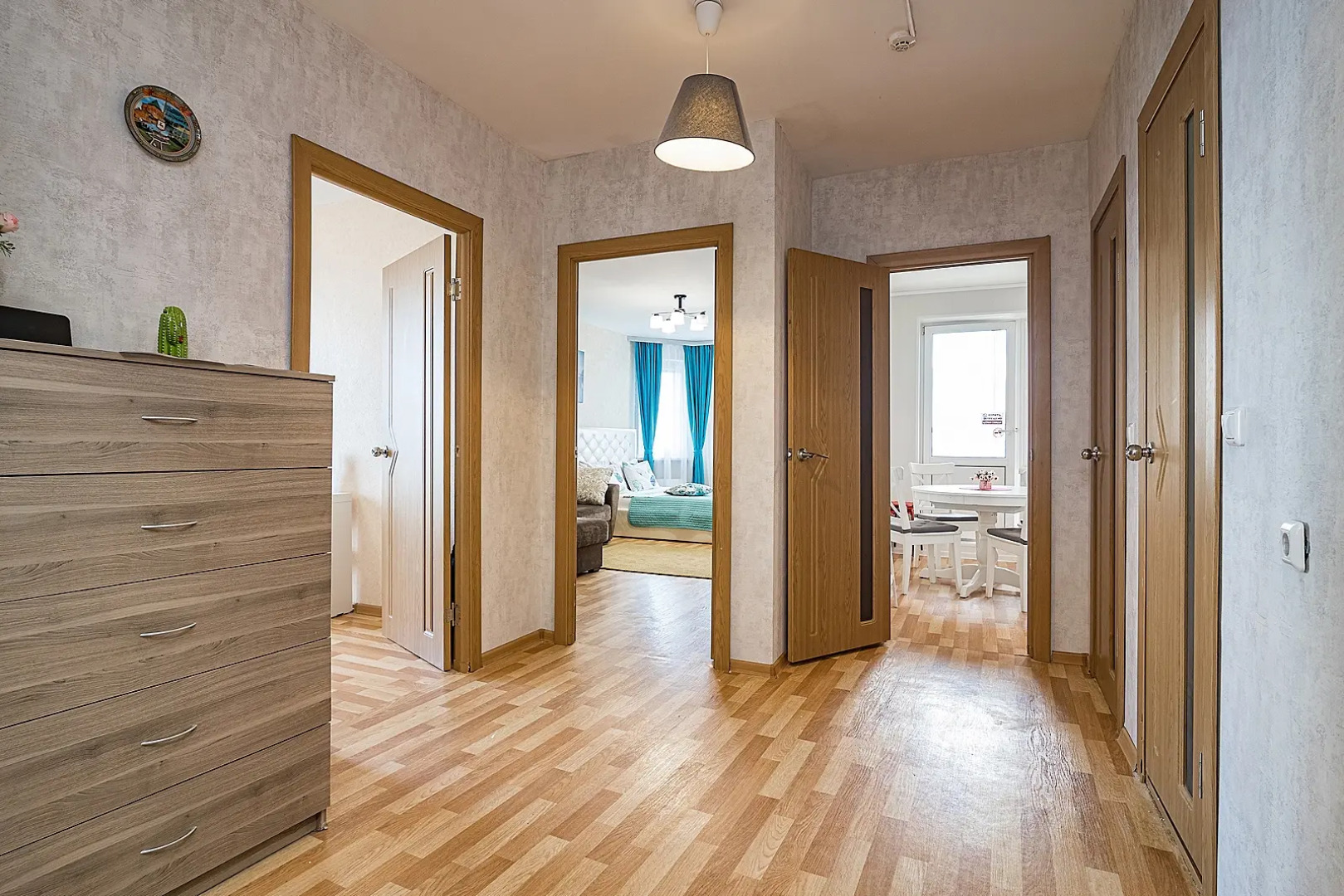 Апартаменты двухкомнатные c видом на Волгу на Волжской набережной  25, м.Cтрелка. Сова-Дом