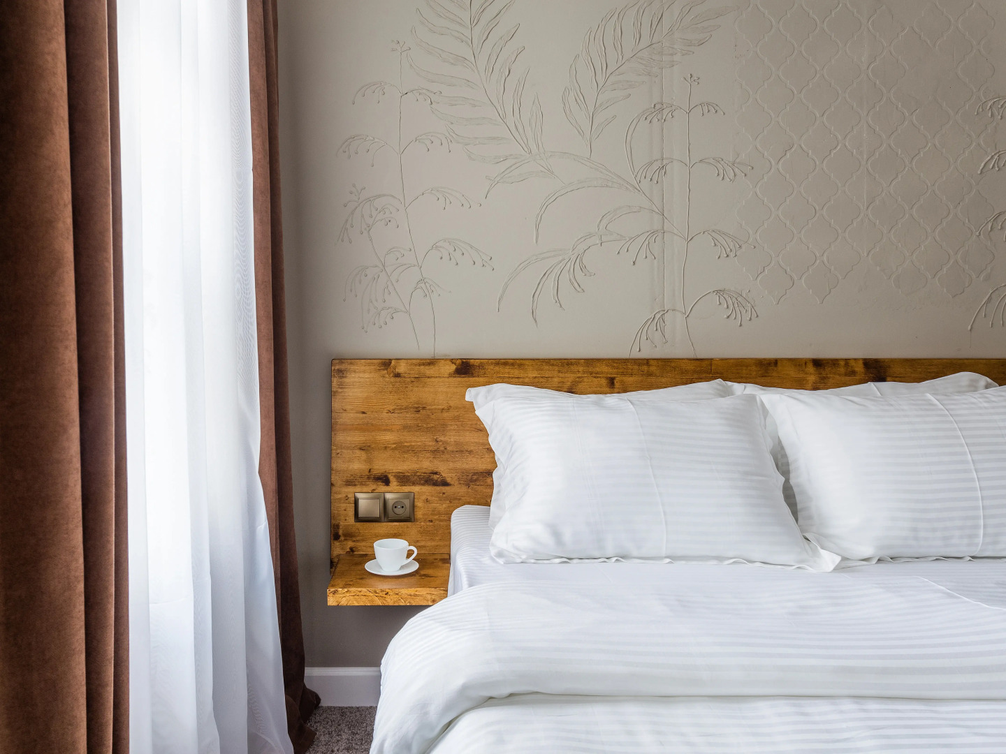 Отель Тихонов