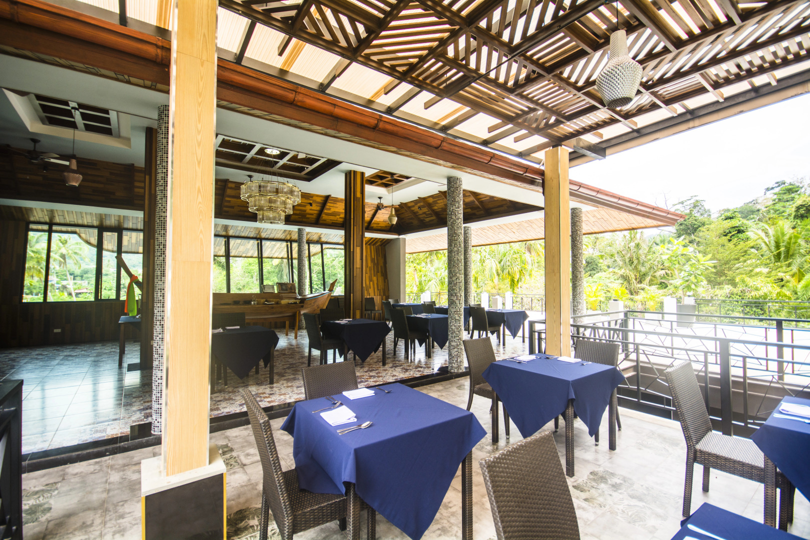 Отель The Scene Cliff View Villas