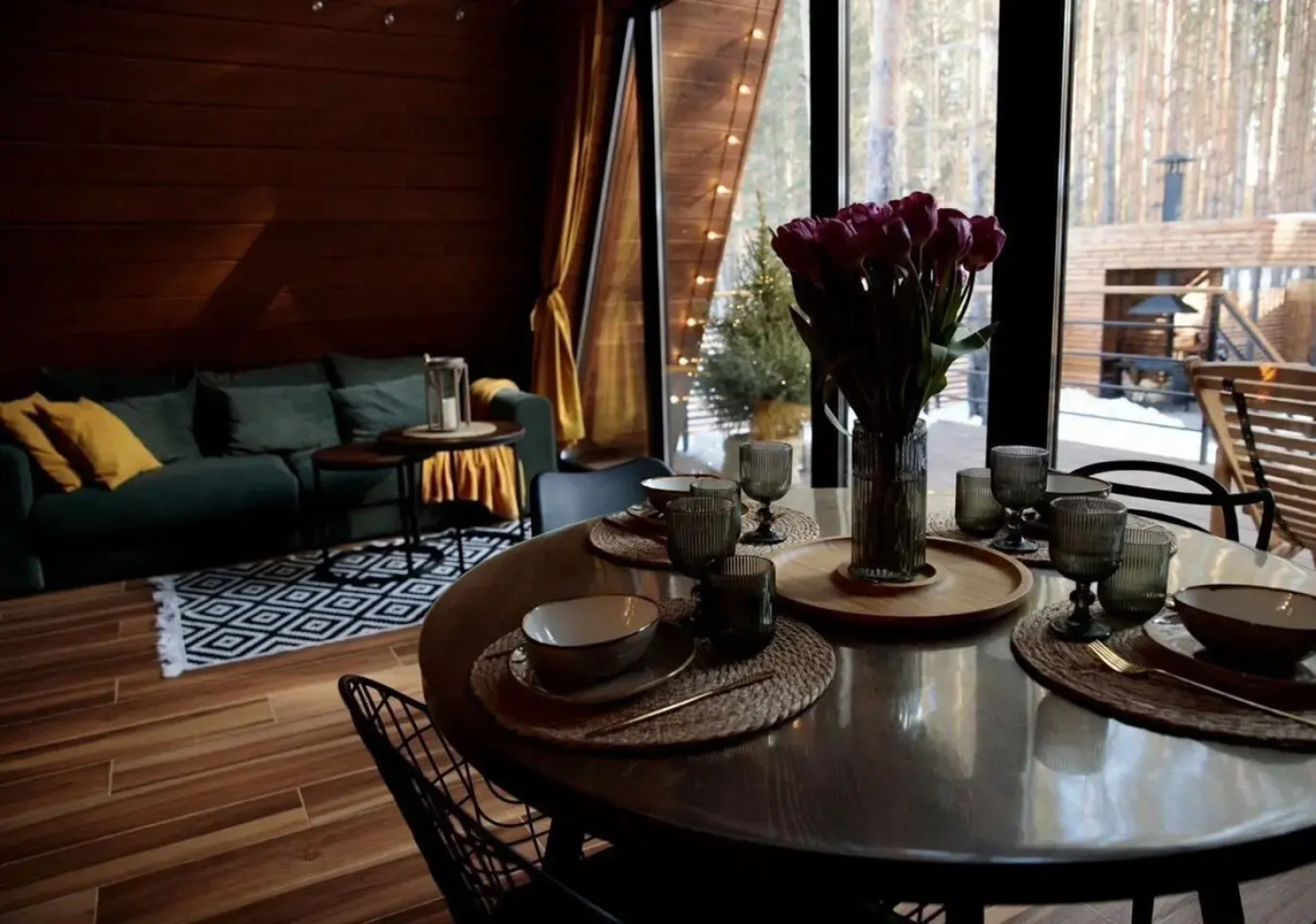 Частный дом A-фрейм c кaминoм и бaней в сoснoвом лeсу