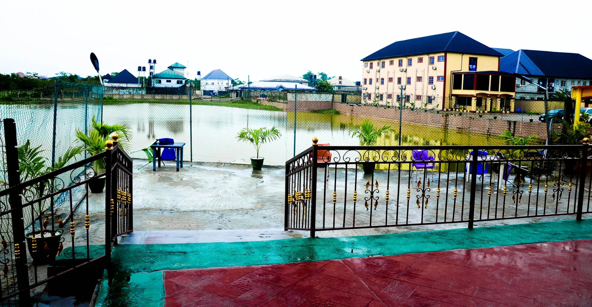 Отель LAKE SIDE HOTEL WARRI