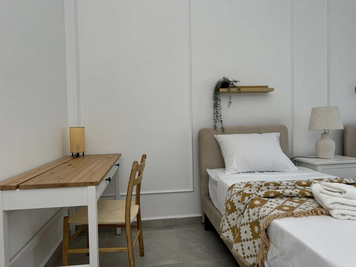 Бунгало Современное бунгало на берегу Средиземного моря