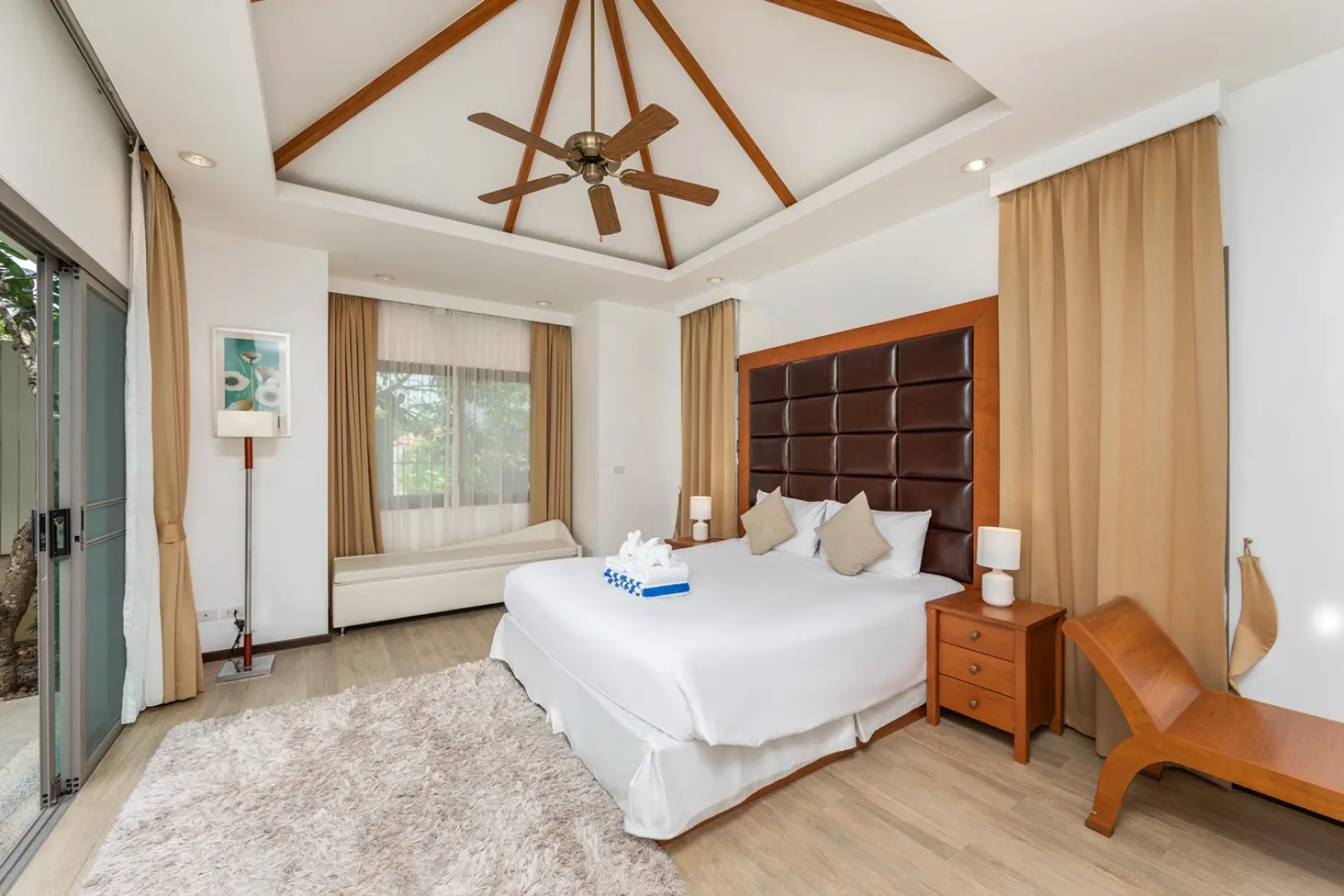 Вилла Nai Harn Pool Villa Bond