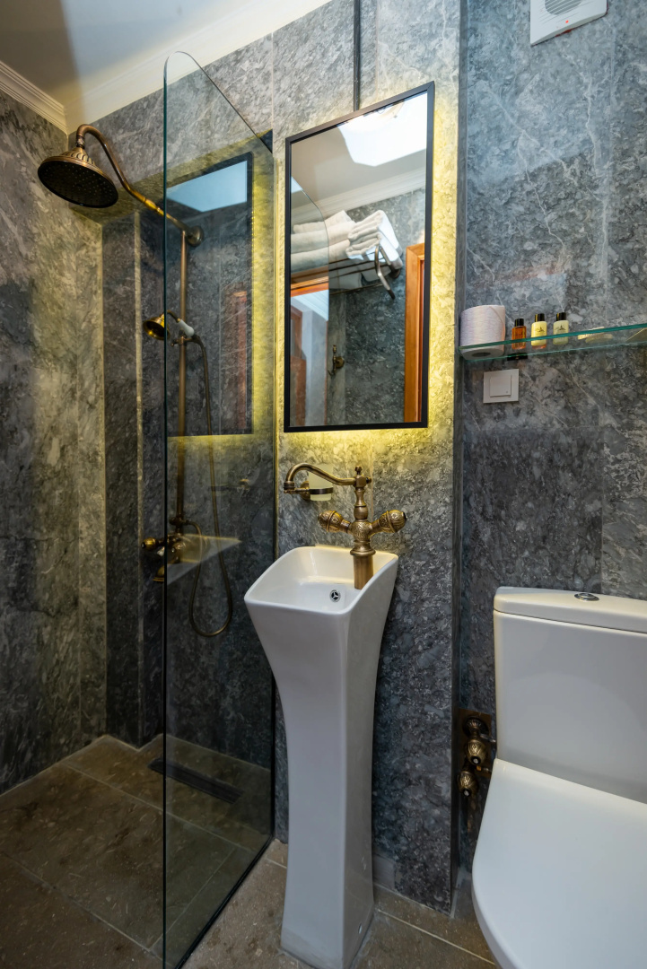 Wonder Wood Hotel