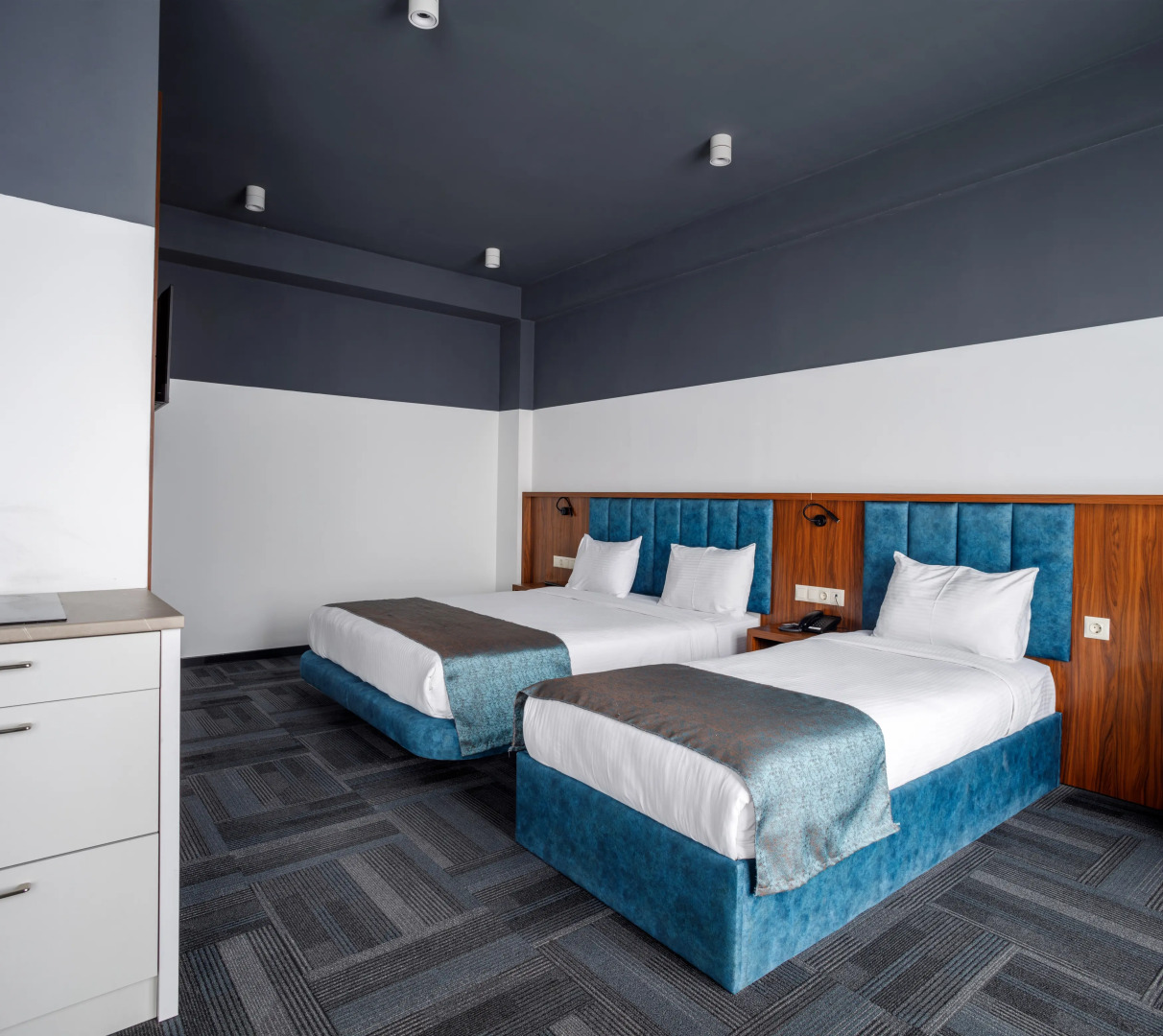 Отель Address Inn