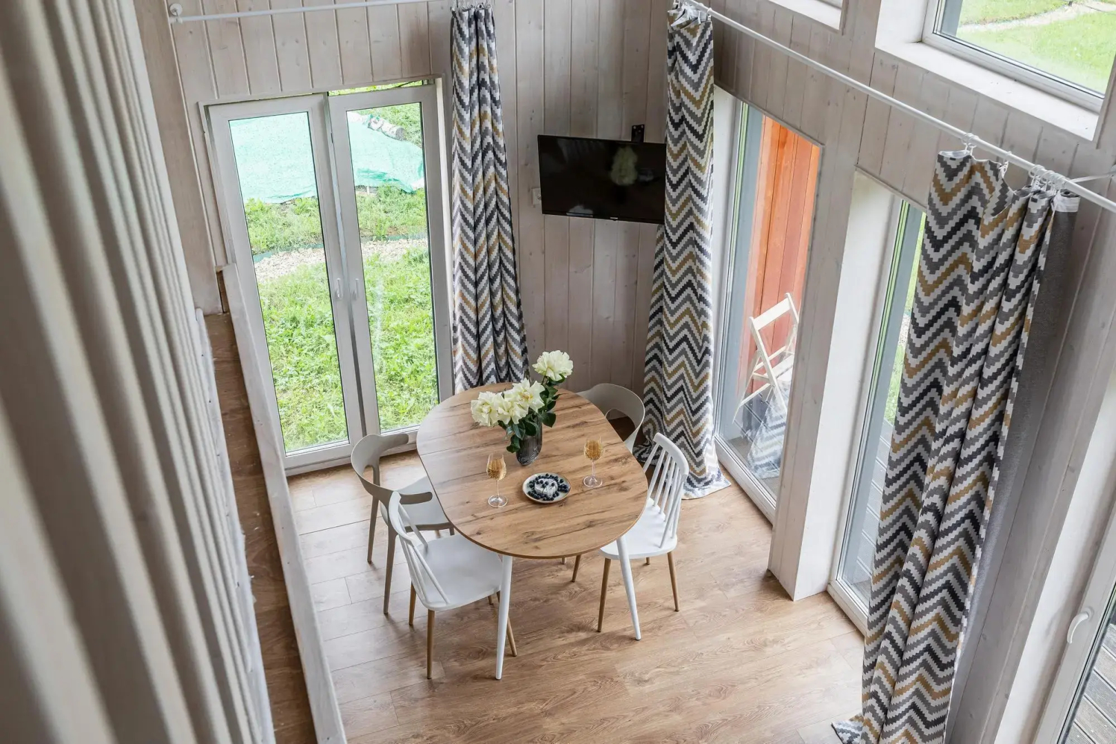 Частный Дом Яркий панорамный с видом на лес