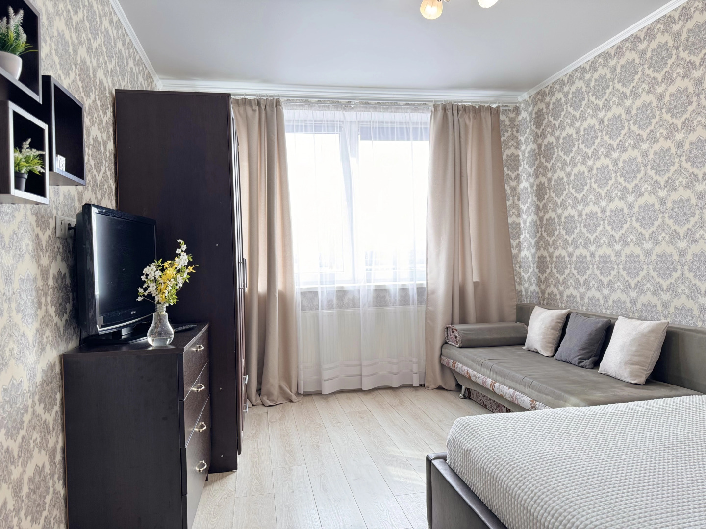 Апартаменты Друзья на Зорге 1