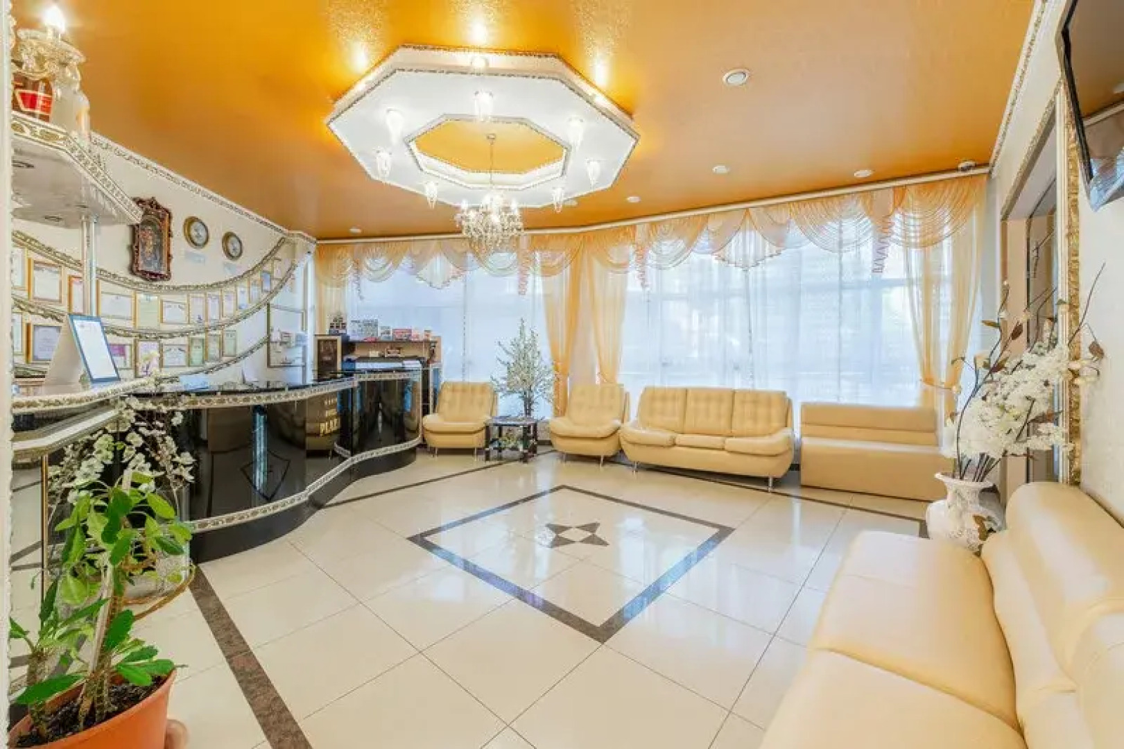 Отель Плаза