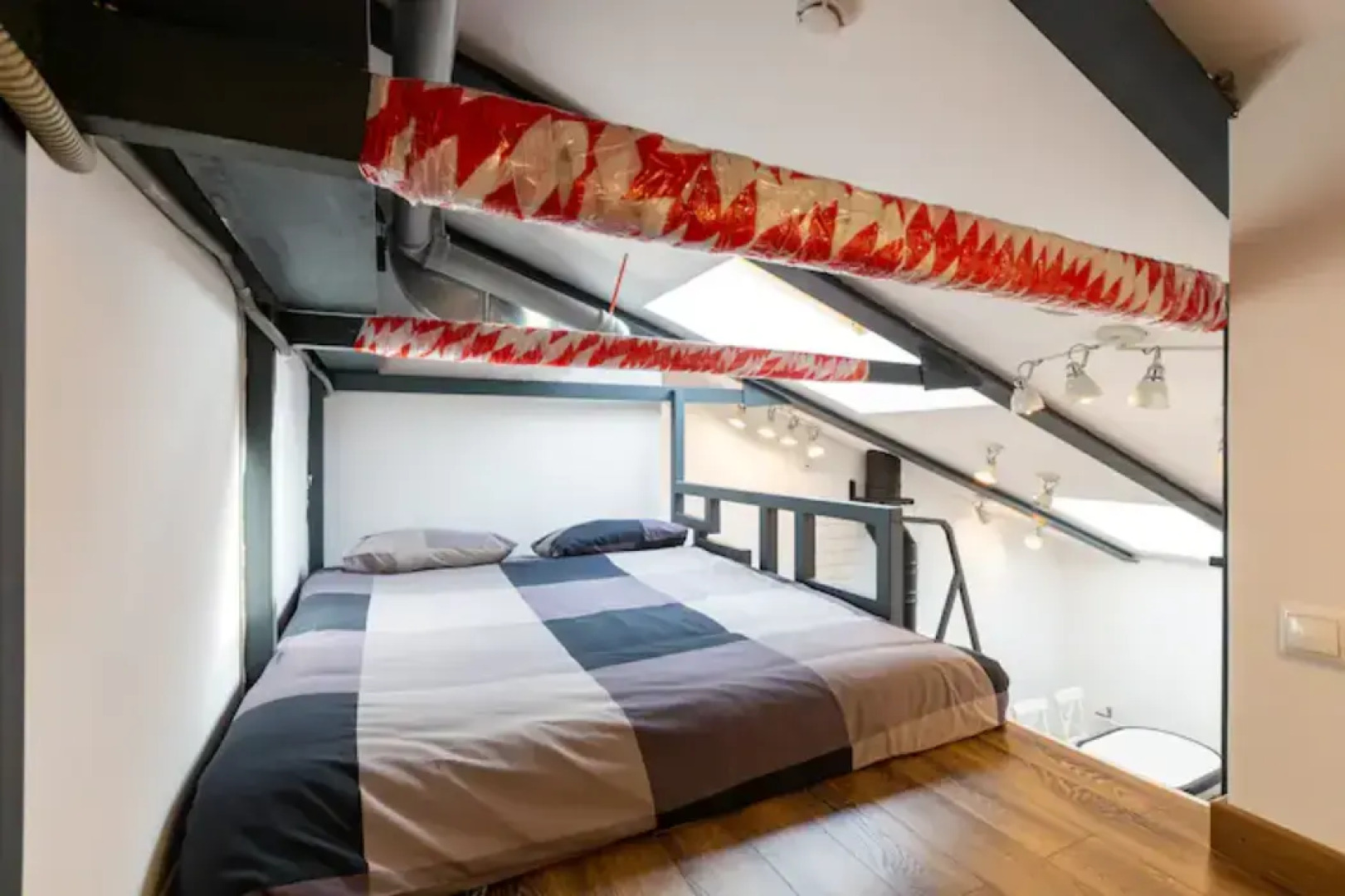 Апартаменты Лофт с зеленым камином