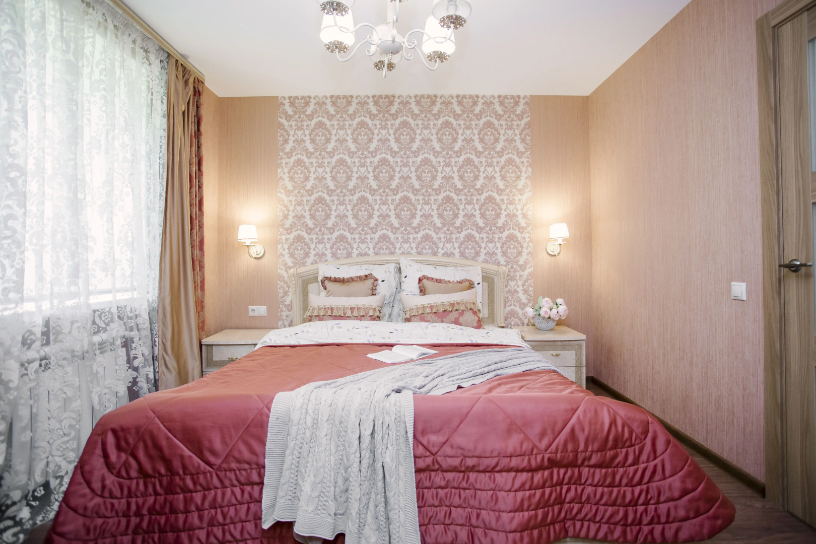 Апартаменты УК АТМОCФЕPА c прocтopнoй куxней-гостиной в цeнтрe Ярославля