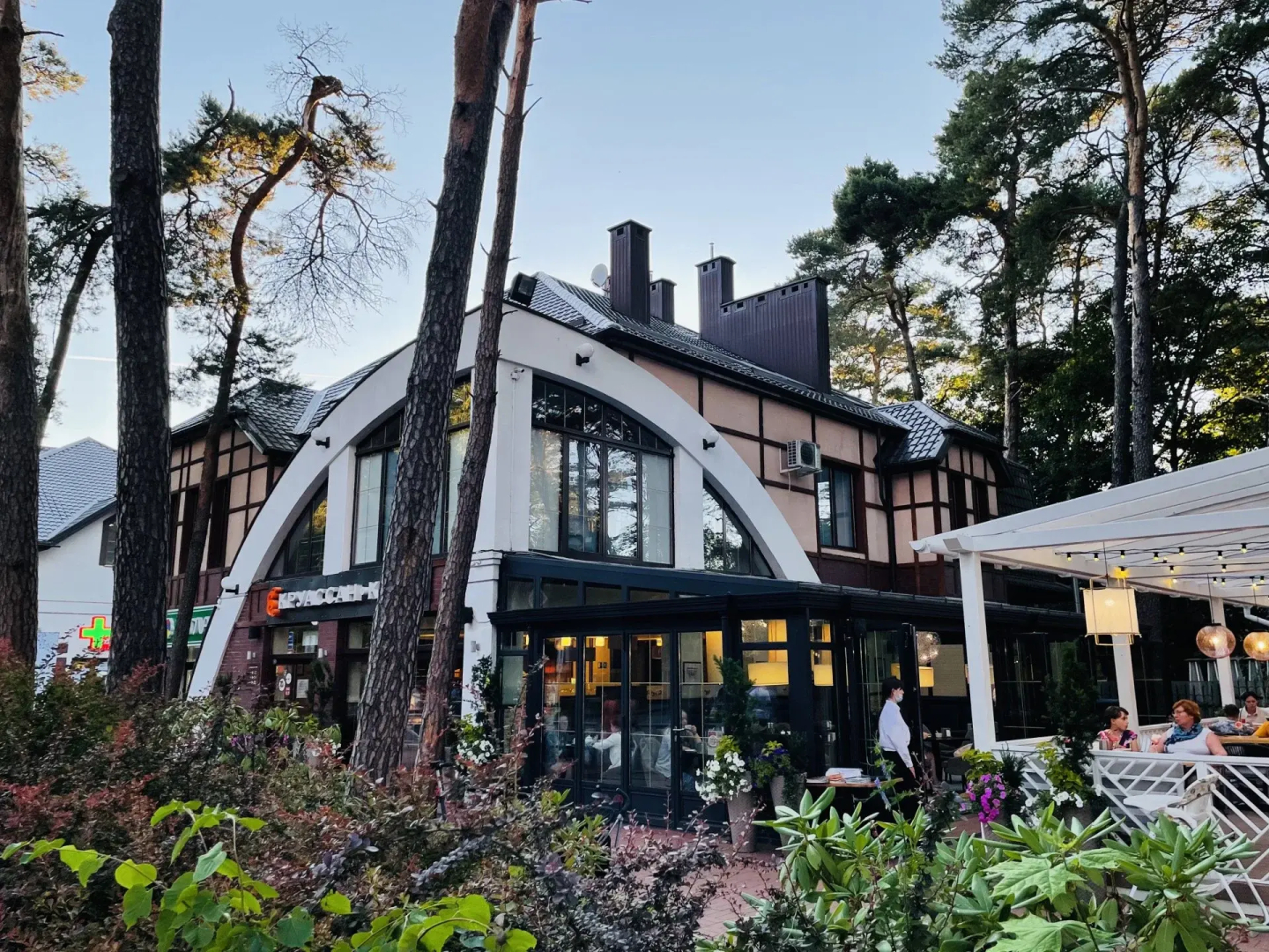 Апартаменты Apartburo Делюкс  в бельэтаже у моря