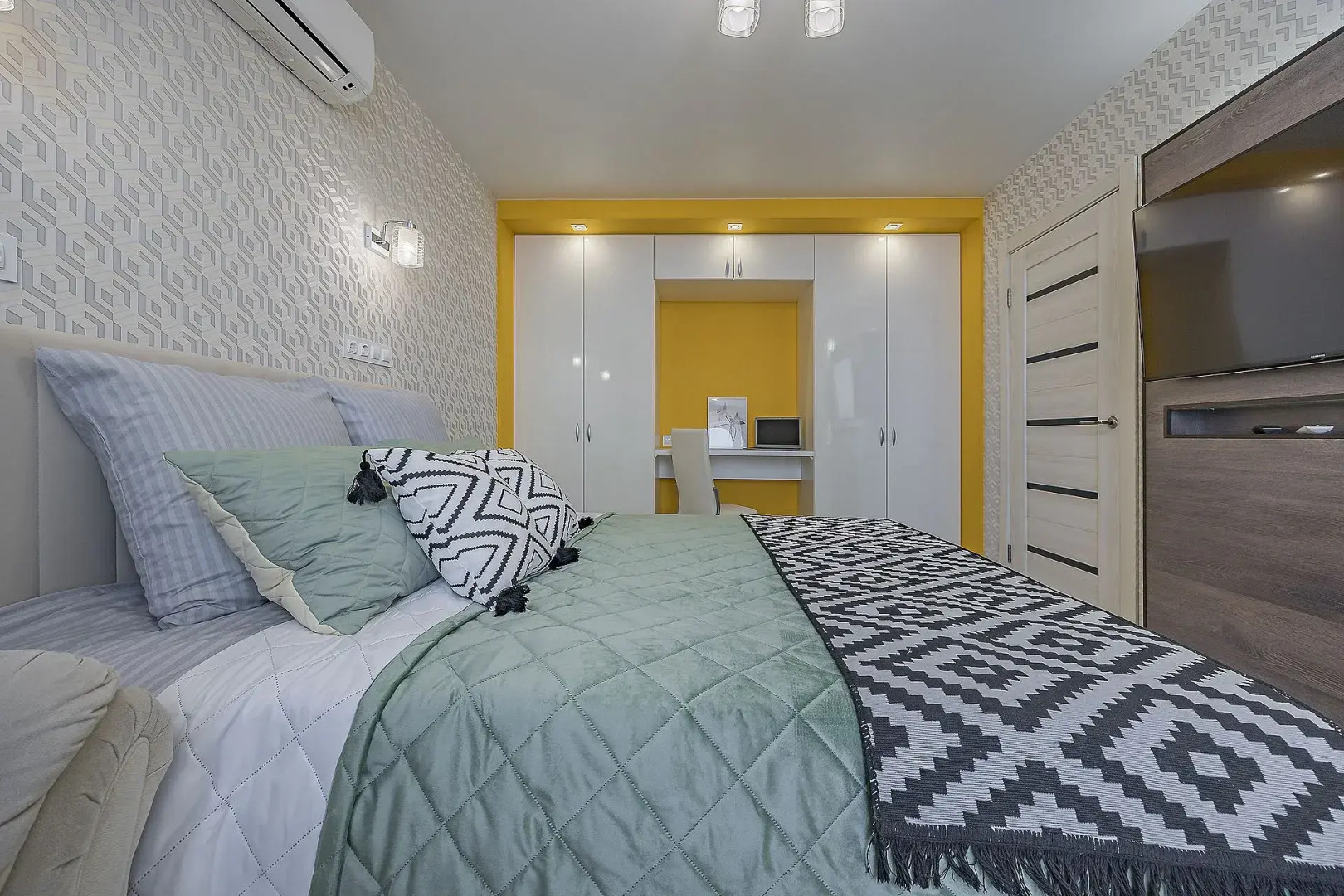 Апартаменты iZi Apart на Московском шоссе рядом ст. Метро  и Ж/Д Вокзал