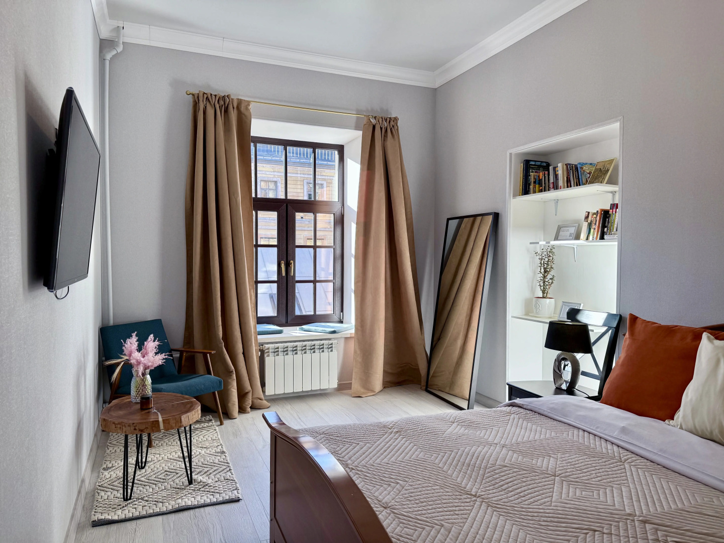 Квартира Orlov House с видом на крыши Петербурга