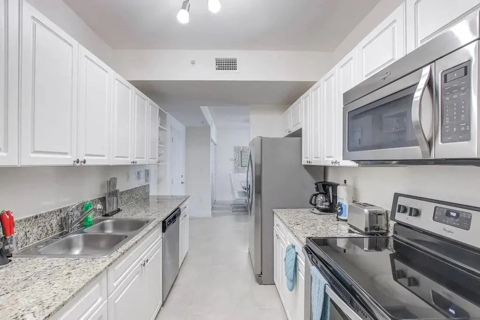 Апарт-Отель Intracoastal Yacht Club