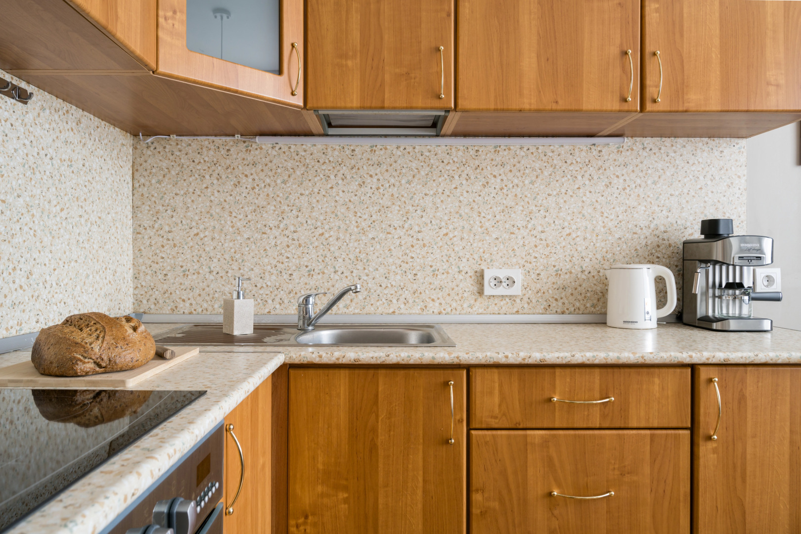 Квартира Просторная с зоной отдыха на балконе последнего этажа с видом на тихий двор