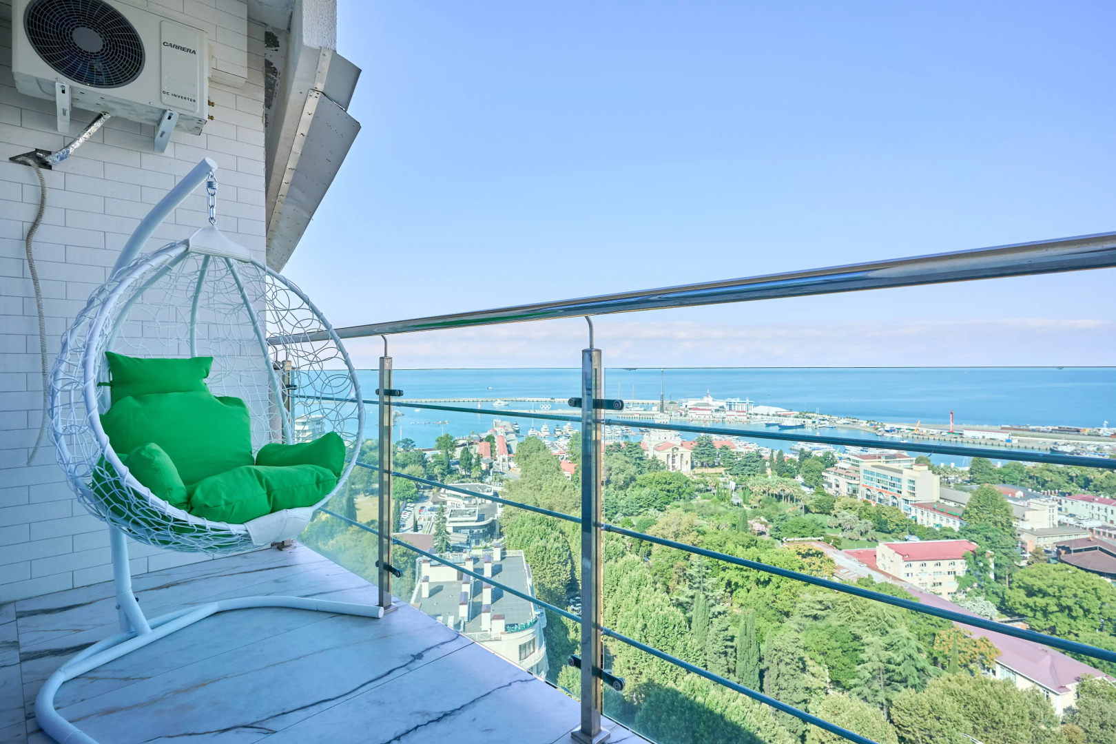 Апартаменты с Шикарным Видом на Море в Центре Сочи