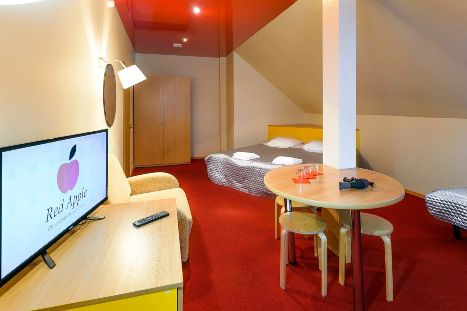 Отель Red Apple