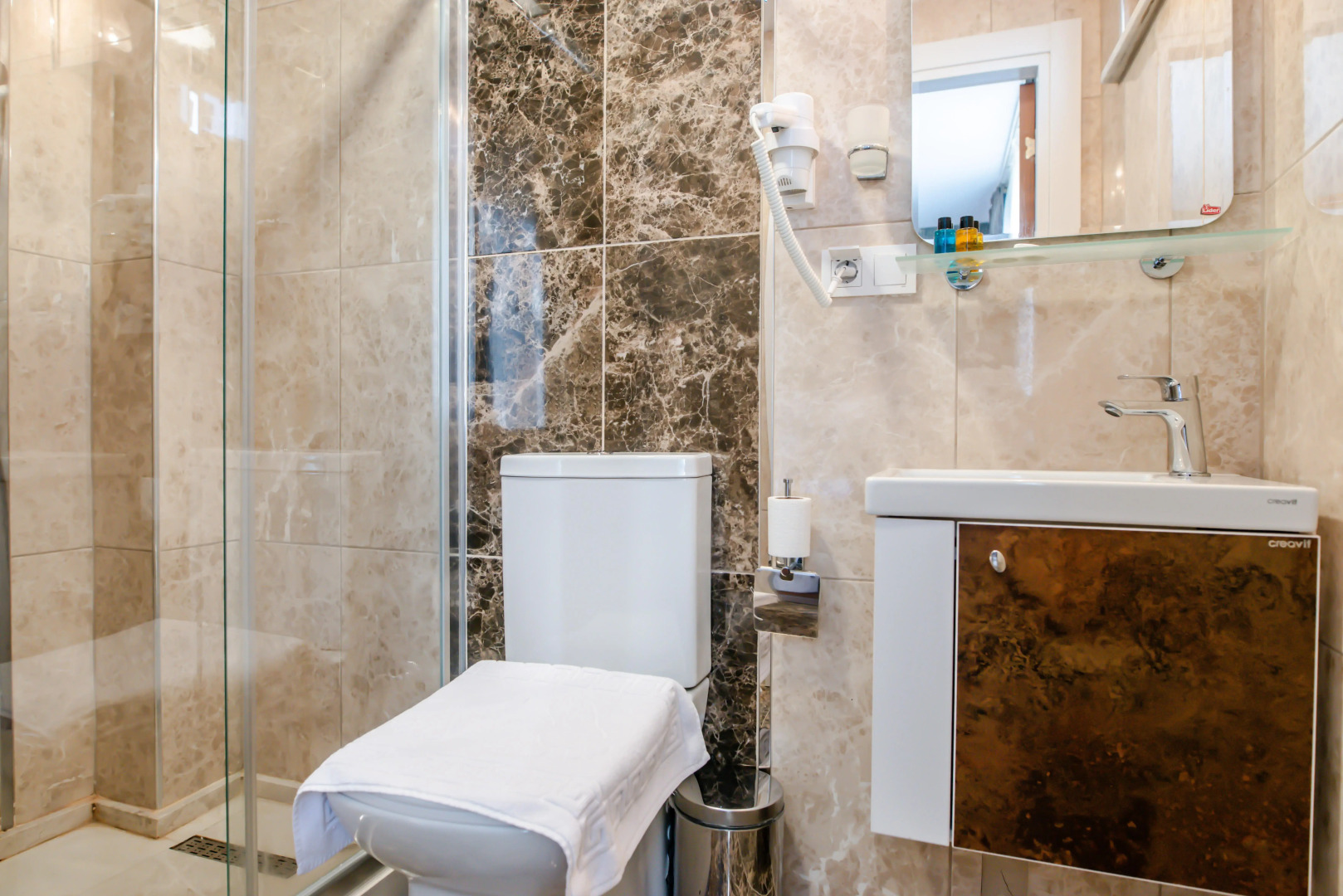 Отель The Camelot