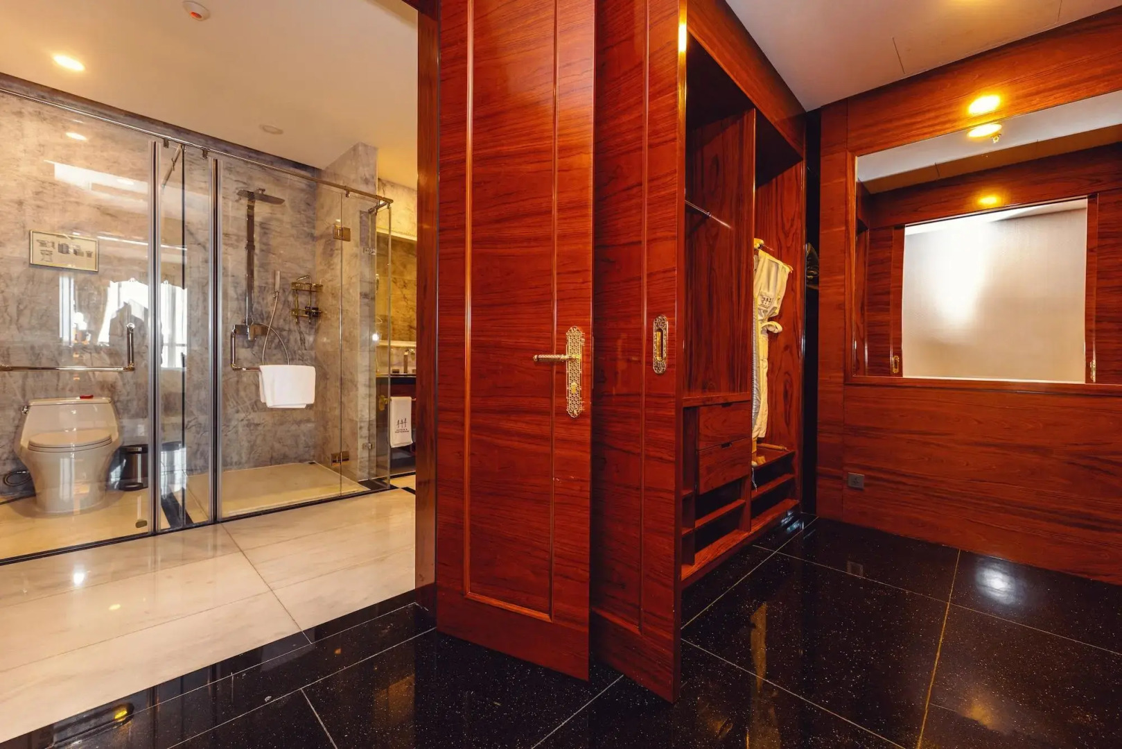 Отель Hotels & Preference Hualing Tbilisi