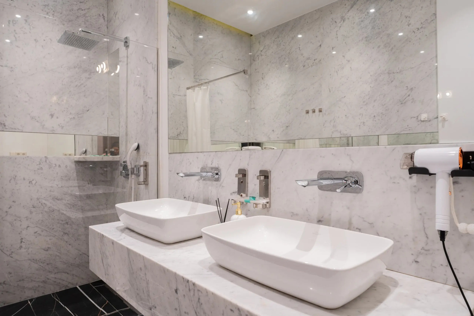 Апартаменты Sky City Moscow LUX Студия с большим окном с видом на все башни и город!