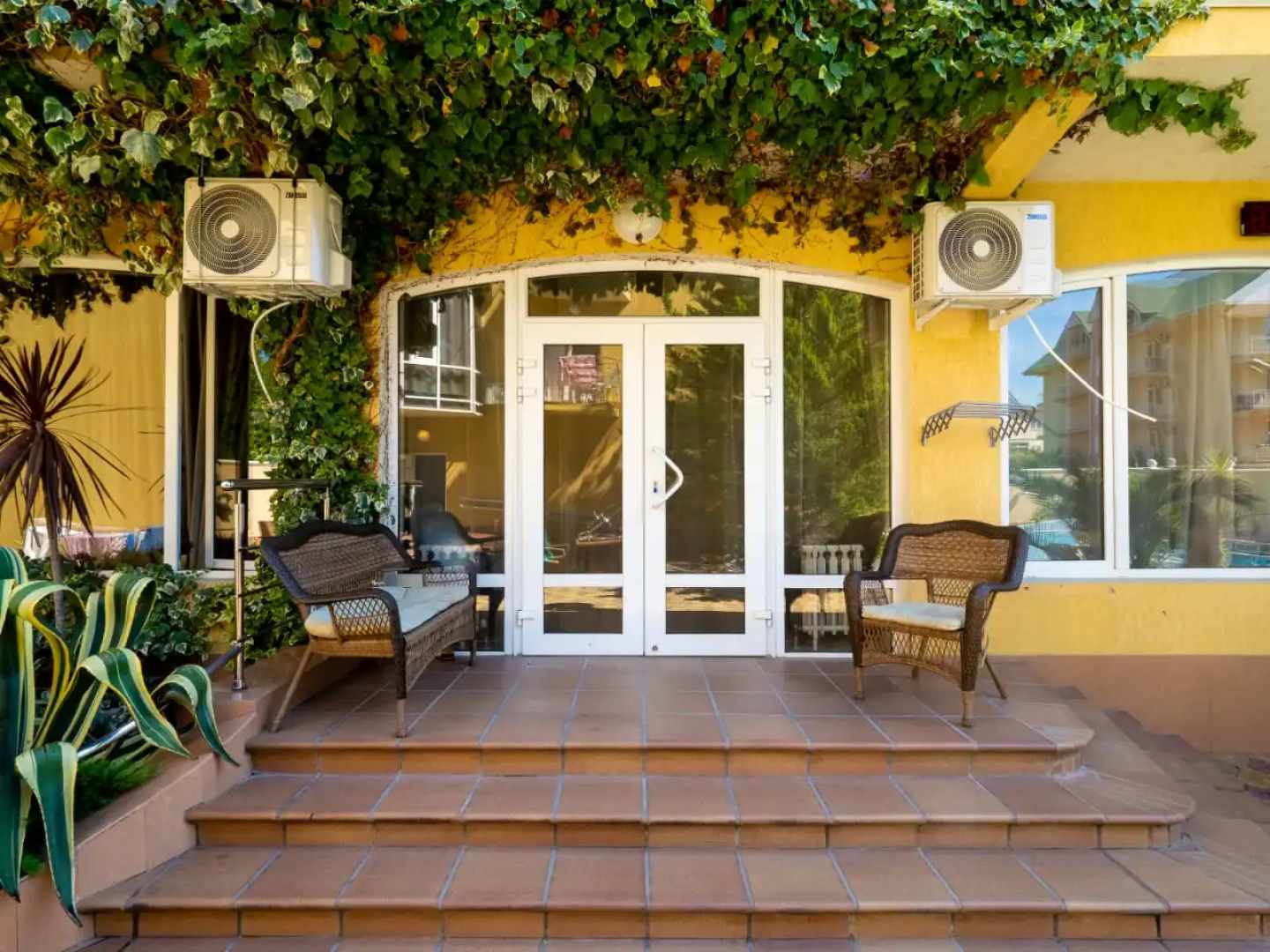 Апартаменты У Моря С Бассейном в ЖК Солнечный 15