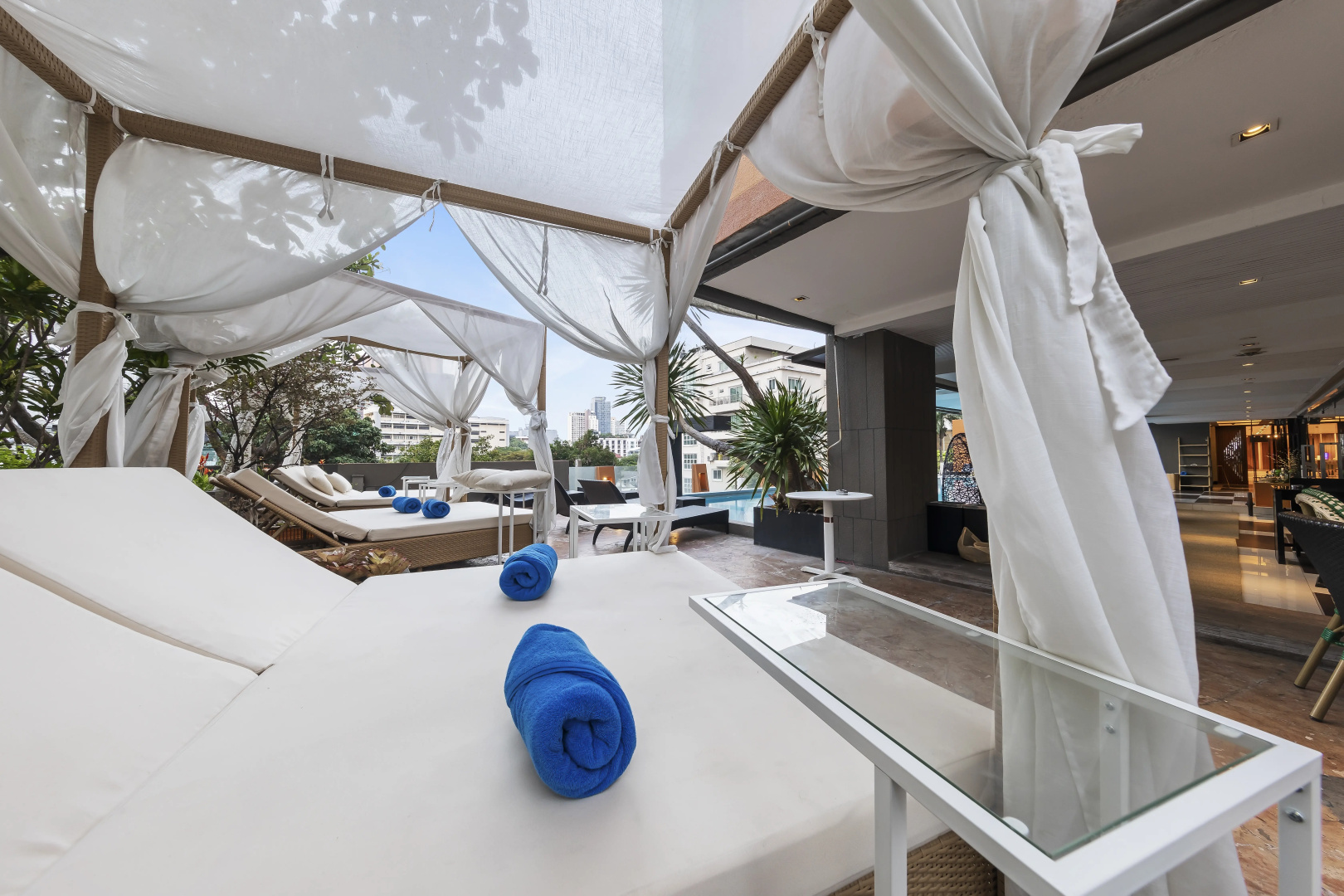 Отель Golden Tulip Mandison Suites