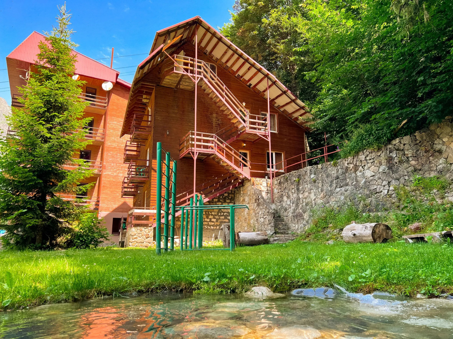 Отель Таулу