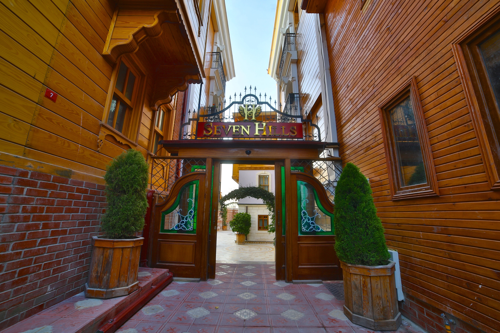 Отель Seven Hills Palace