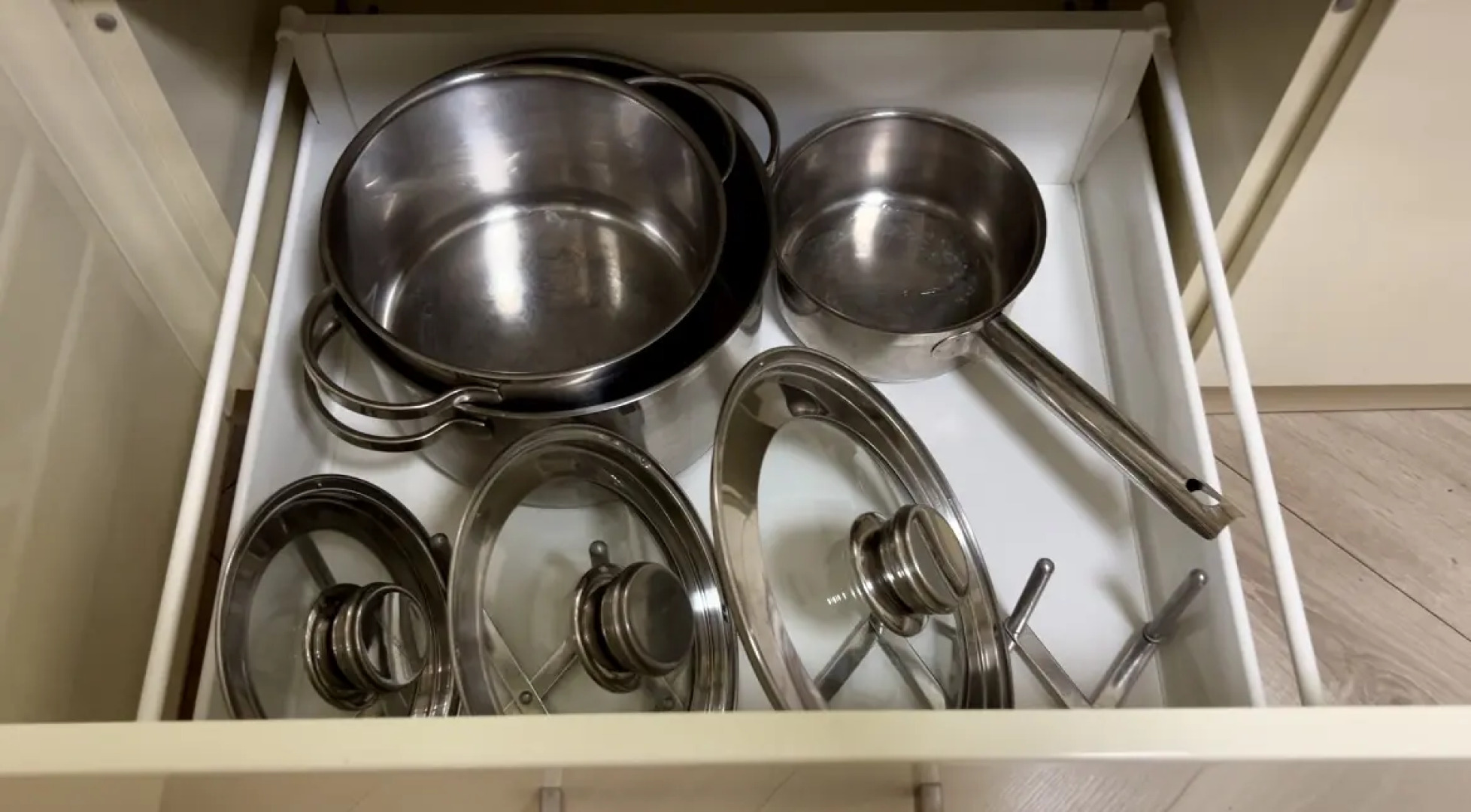 Апартаменты Акварели двухкомнатные рядом с ТЦ Июнь