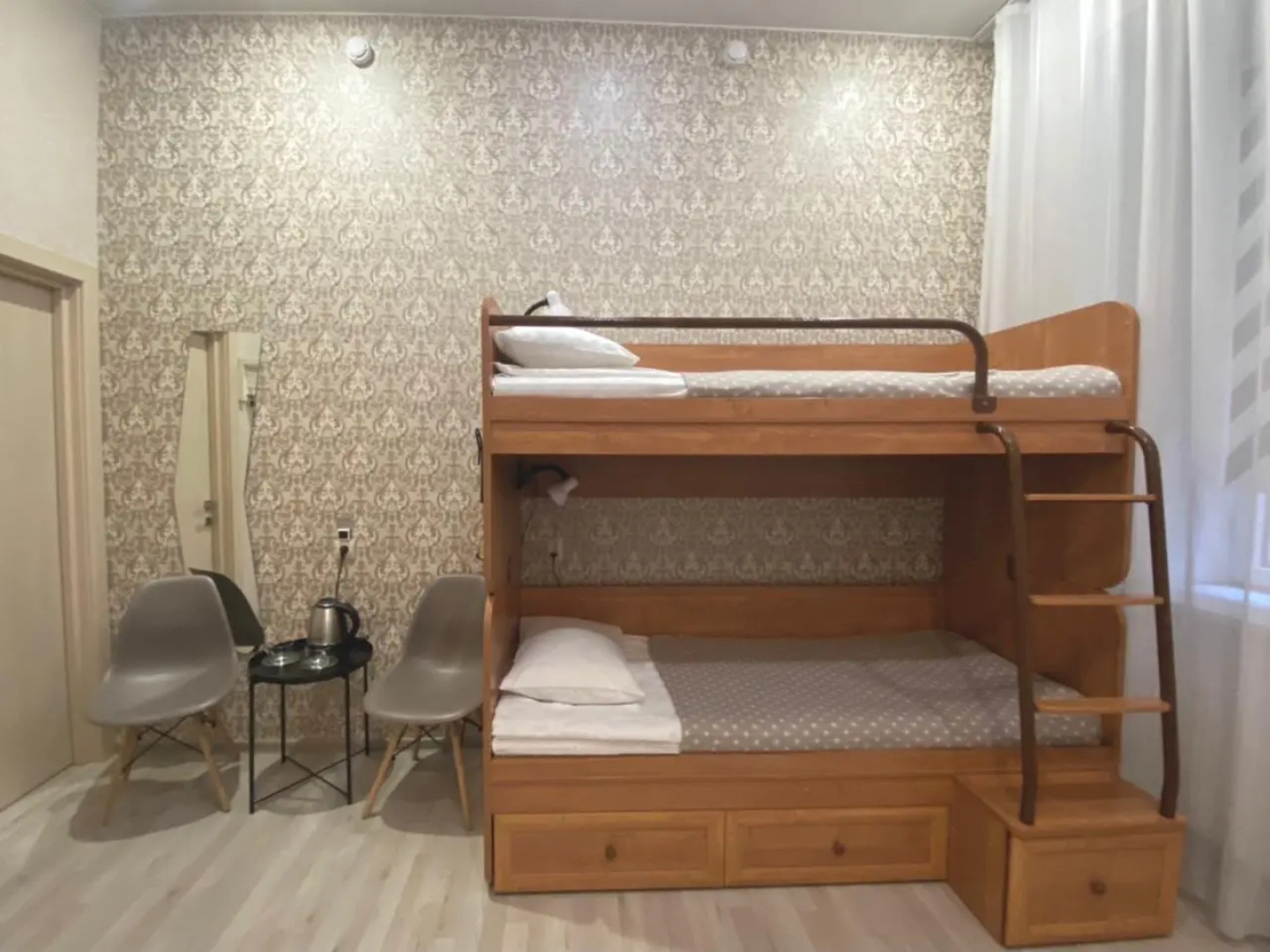 Hotel 812