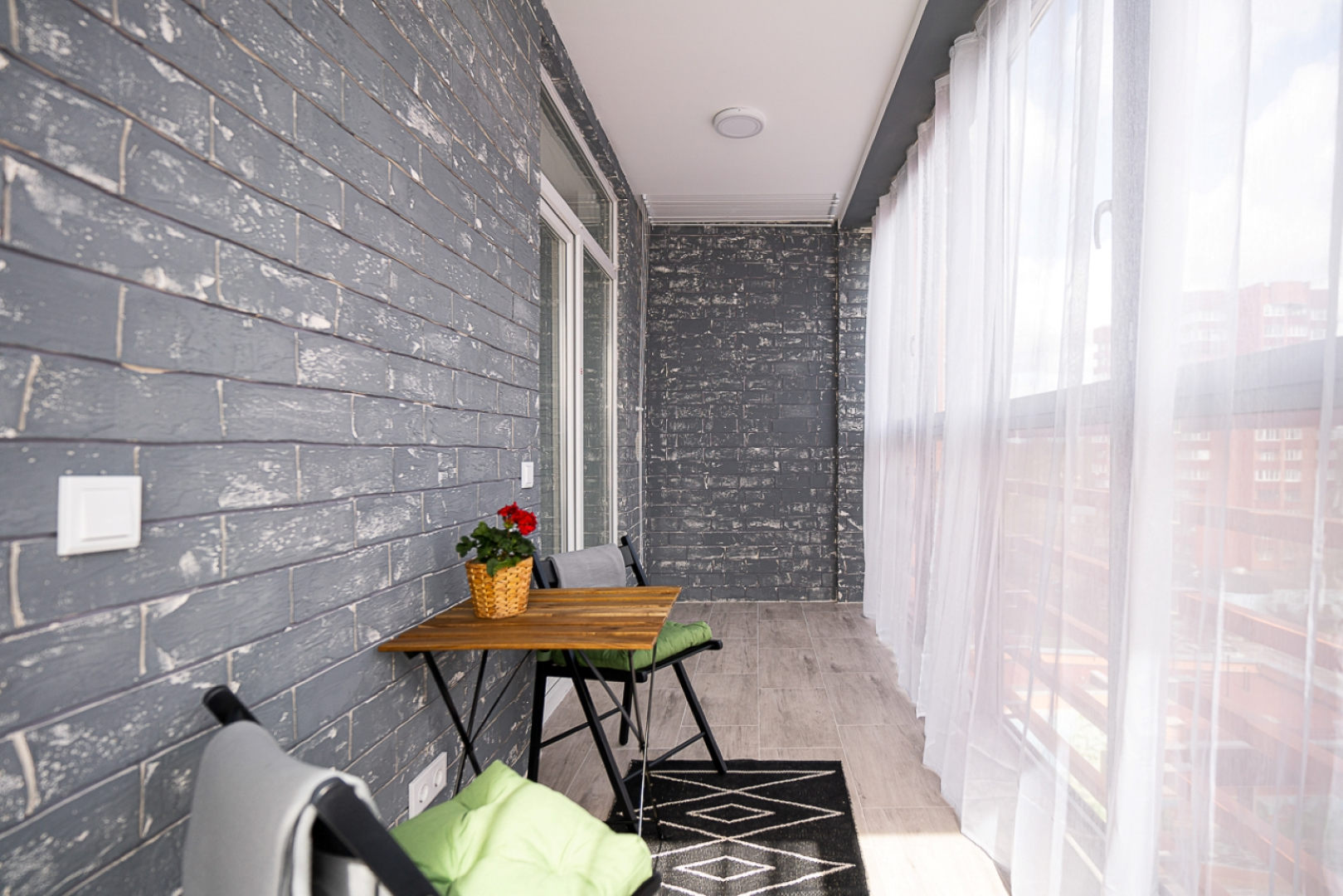 Апартаменты Чёрное дерево 2.0