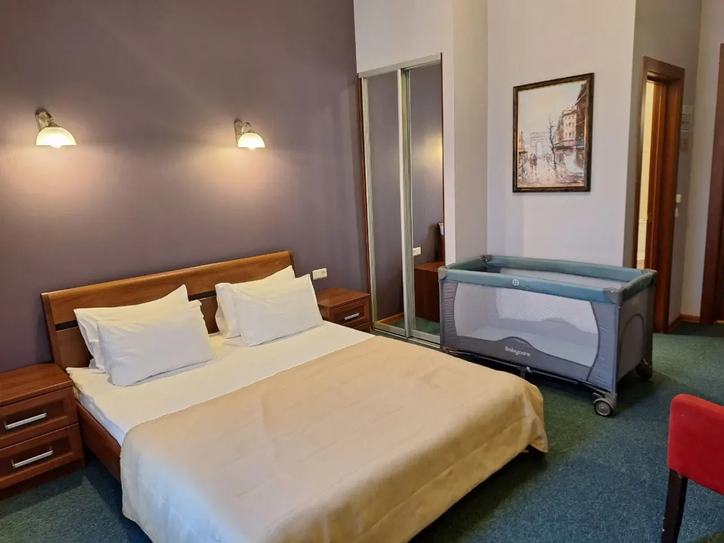 Соло на набережной реки Мойки 82