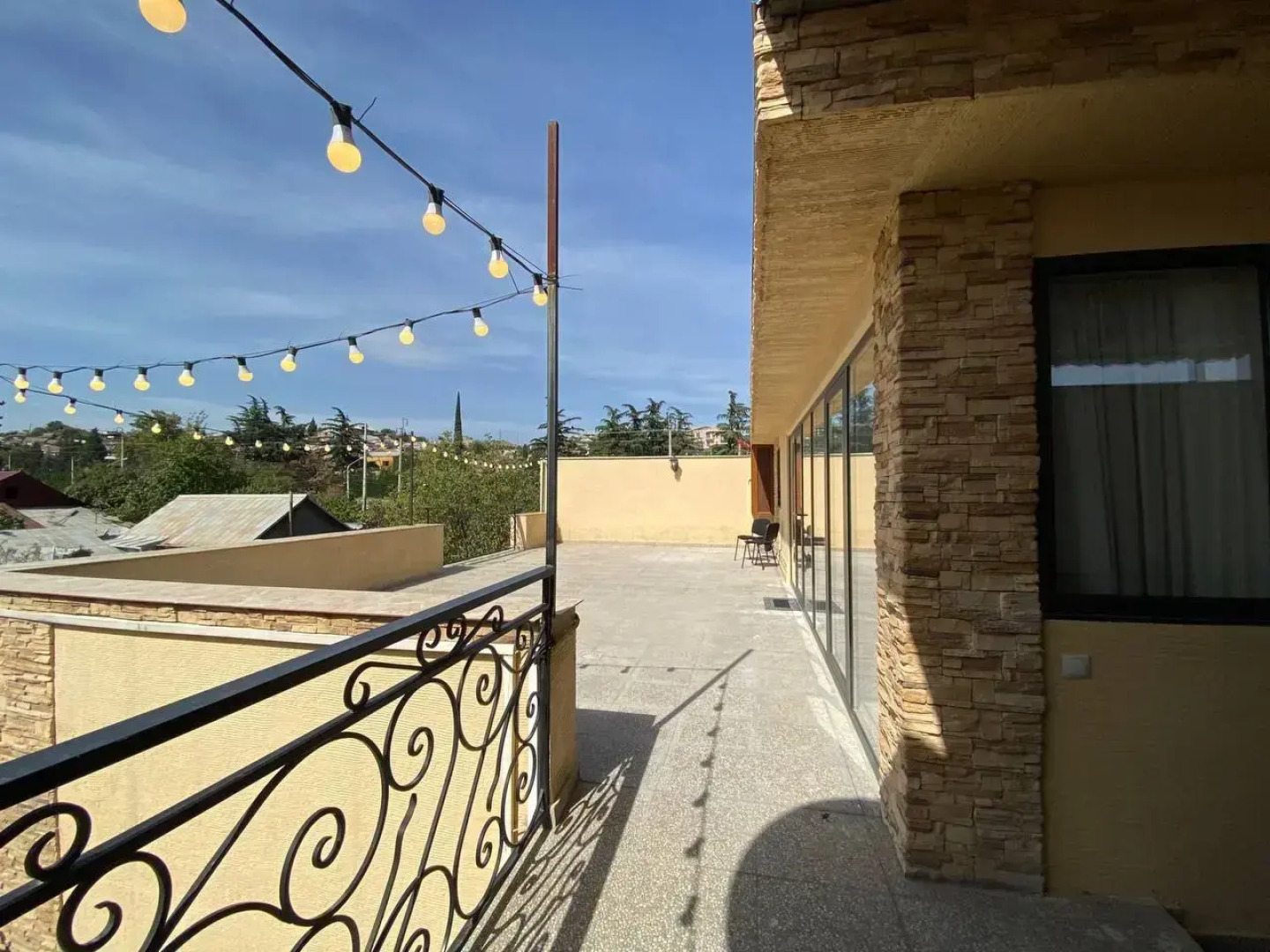 Квартира на 2-4 гостя с большой террасой и бесплатной парковкой