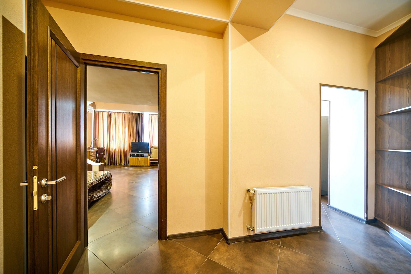 Двухуровневые апартаменты у моря на Античном