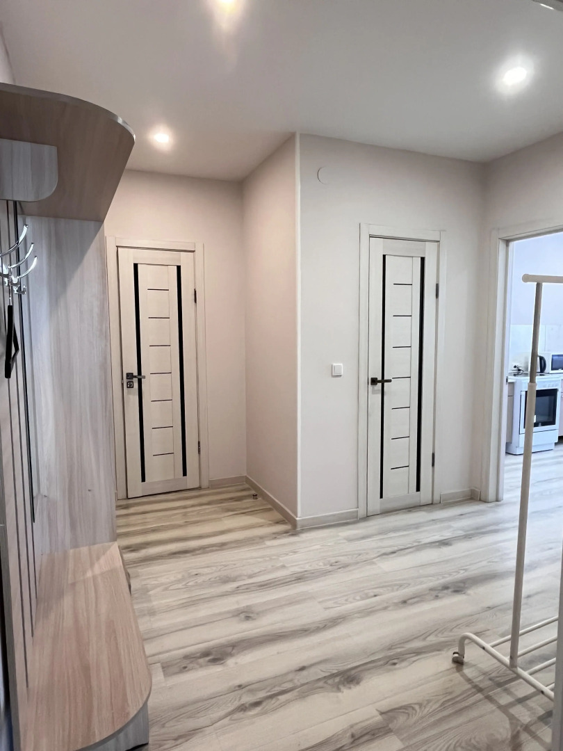 Новая большая двухкомнатная квартира на Площади Советов