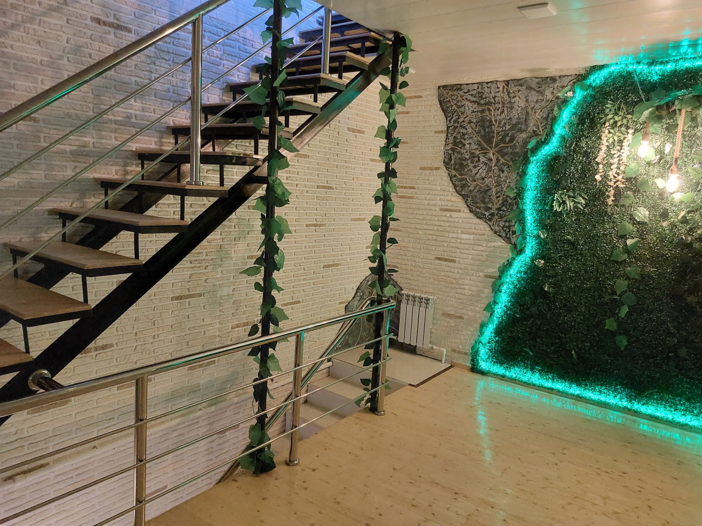 Отель Nanosh East