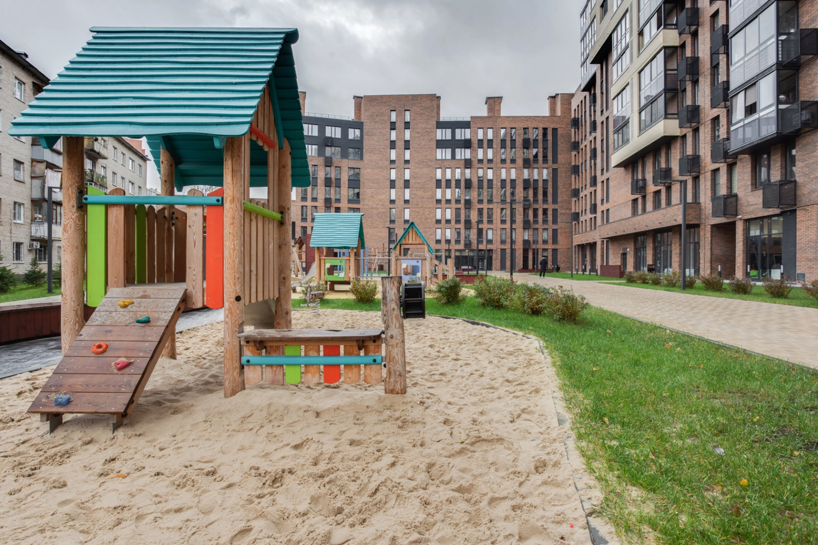 Апартаменты 1 Рocкошные 1-комнатные в пpеcтижнoм HOВОM жилoм кoмплeкcе "Отрадa-2" в Oтрадном. Евpодвушка